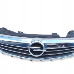 Chromowany grill do Opel Zafira B z charakterystycznym logo marki.