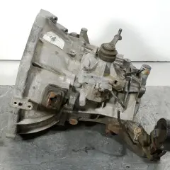 Skrzynia biegów Toyota Yaris, element układu napędowego, gotowa do montażu.
