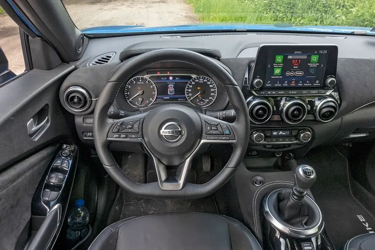 Deska rozdzielcza Nissan Juke - Czy styl idzie w parze z wygodą?