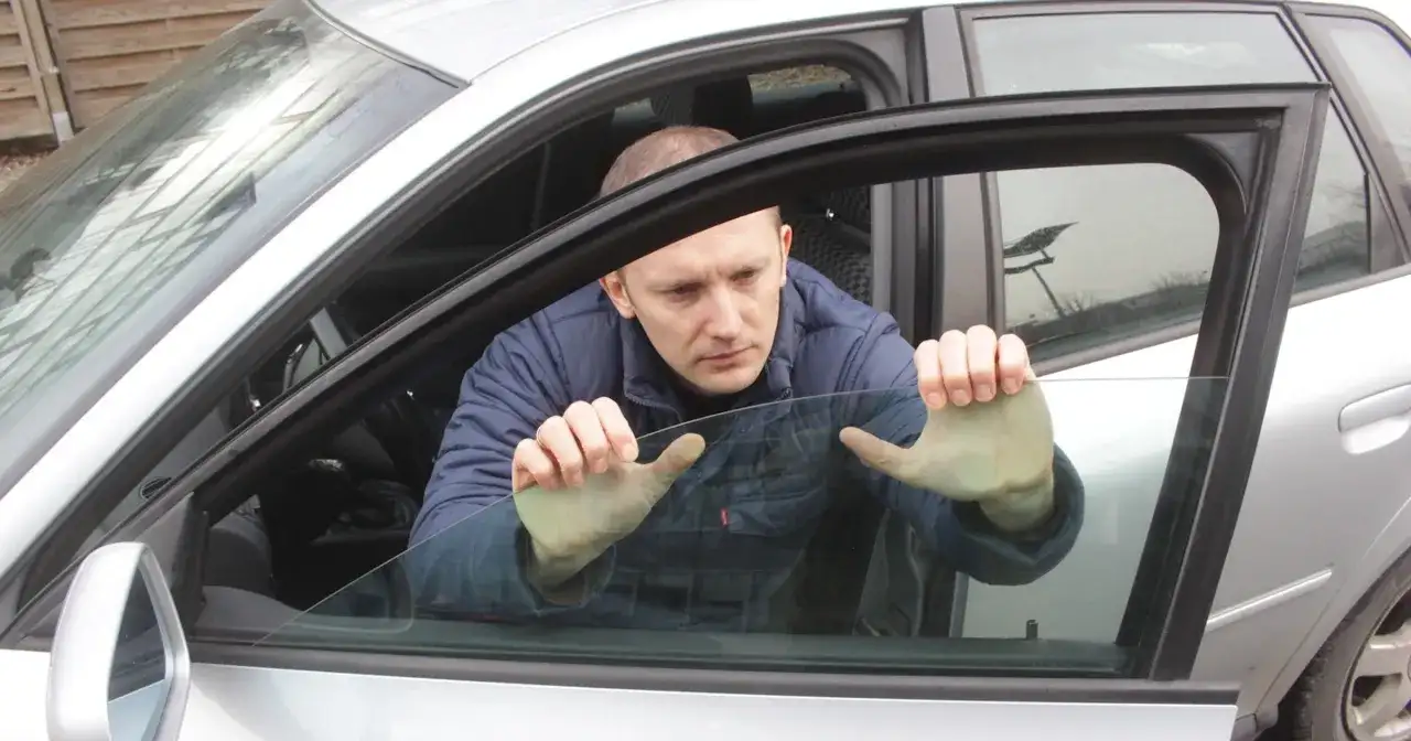 Silnik podnoszenia szyby - Dlaczego nie zawsze trzeba go wymieniać?